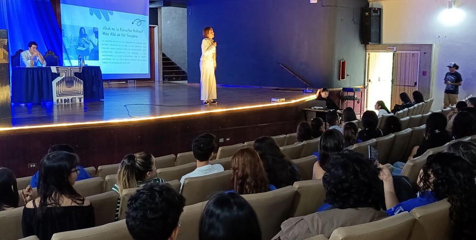 Conversatorio en la UNET resalta la escucha activa y el voluntariado 1