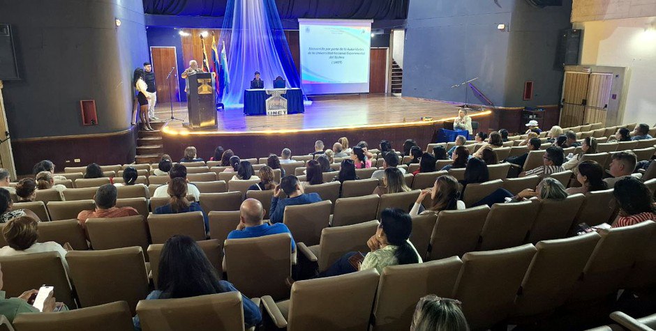 Padres acuden a llamado de la UNET para el programa de nivelación