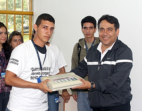 donacion de equipo electromedicina 11